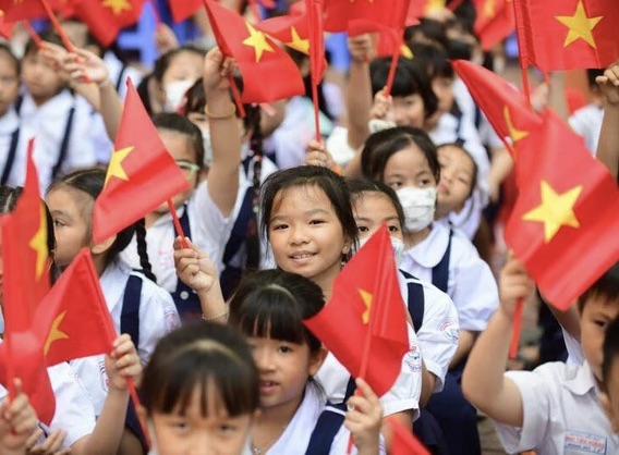 Học sinh c&ocirc;ng lập to&agrave;n quốc sẽ được miễn học ph&iacute;.