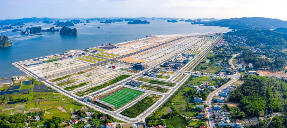 Dự &aacute;n Phương Đ&ocirc;ng V&acirc;n Đồn nh&igrave;n ra vịnh B&aacute;i Tử Long. Ảnh: B&aacute;o Quảng Ninh