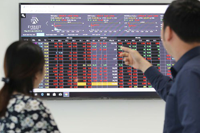 D&#242;ng tiền hụt hơi, VN-Index giảm nhẹ 3 điểm - Ảnh 1