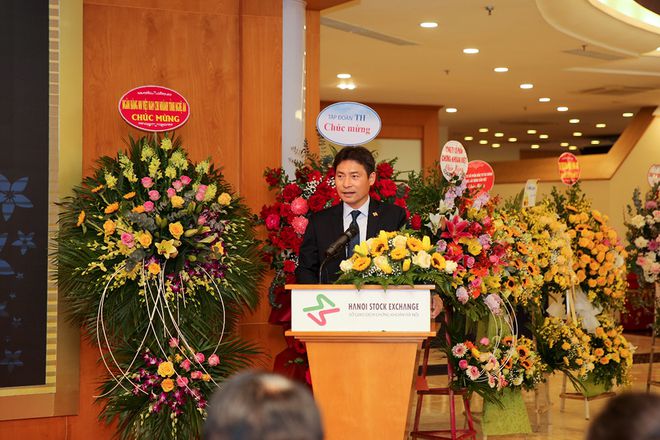 Ông Nguyễn Tuấn Anh, Phó TGĐ Sở GDCK Hà Nội phát biểu chào mừng  