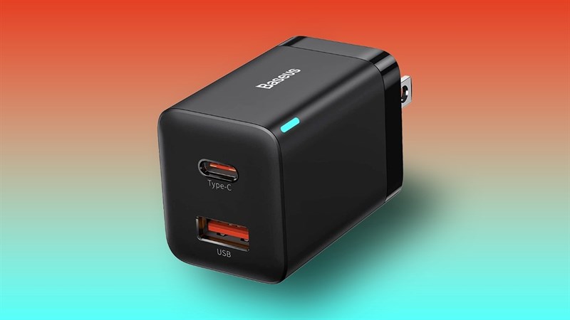 Bộ sạc mới của Baseus v&ocirc; c&ugrave;ng nhỏ gọn, cho ph&eacute;p sạc 2 thiết bị c&ugrave;ng l&uacute;c.