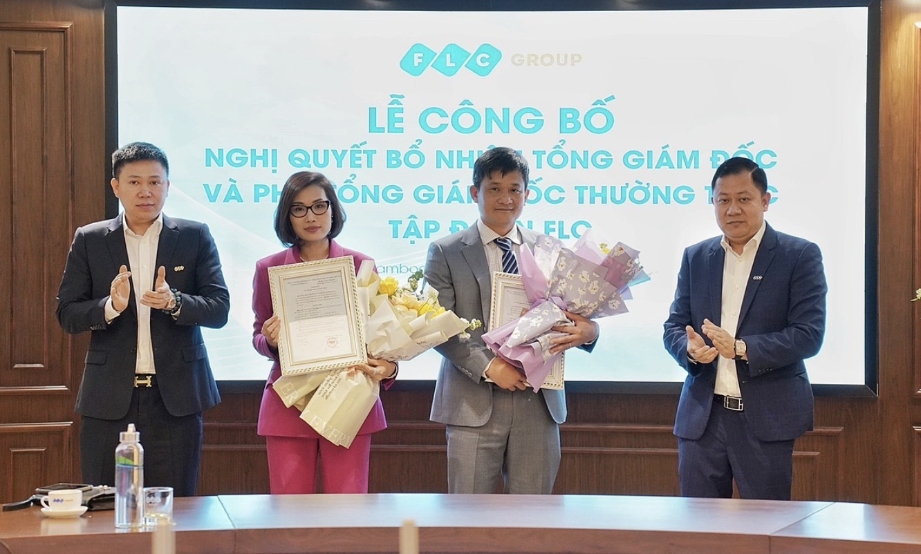 &Ocirc;ng L&ecirc; Tiến Dũng (thứ hai từ b&ecirc;n phải), t&acirc;n Tổng gi&aacute;m đốc FLC v&agrave; b&agrave; Trần Thị Hương, t&acirc;n ph&oacute; tổng gi&aacute;m đốc thường trực tại buổi c&ocirc;ng bố quyết định chiều 1/3. Ảnh: FLC