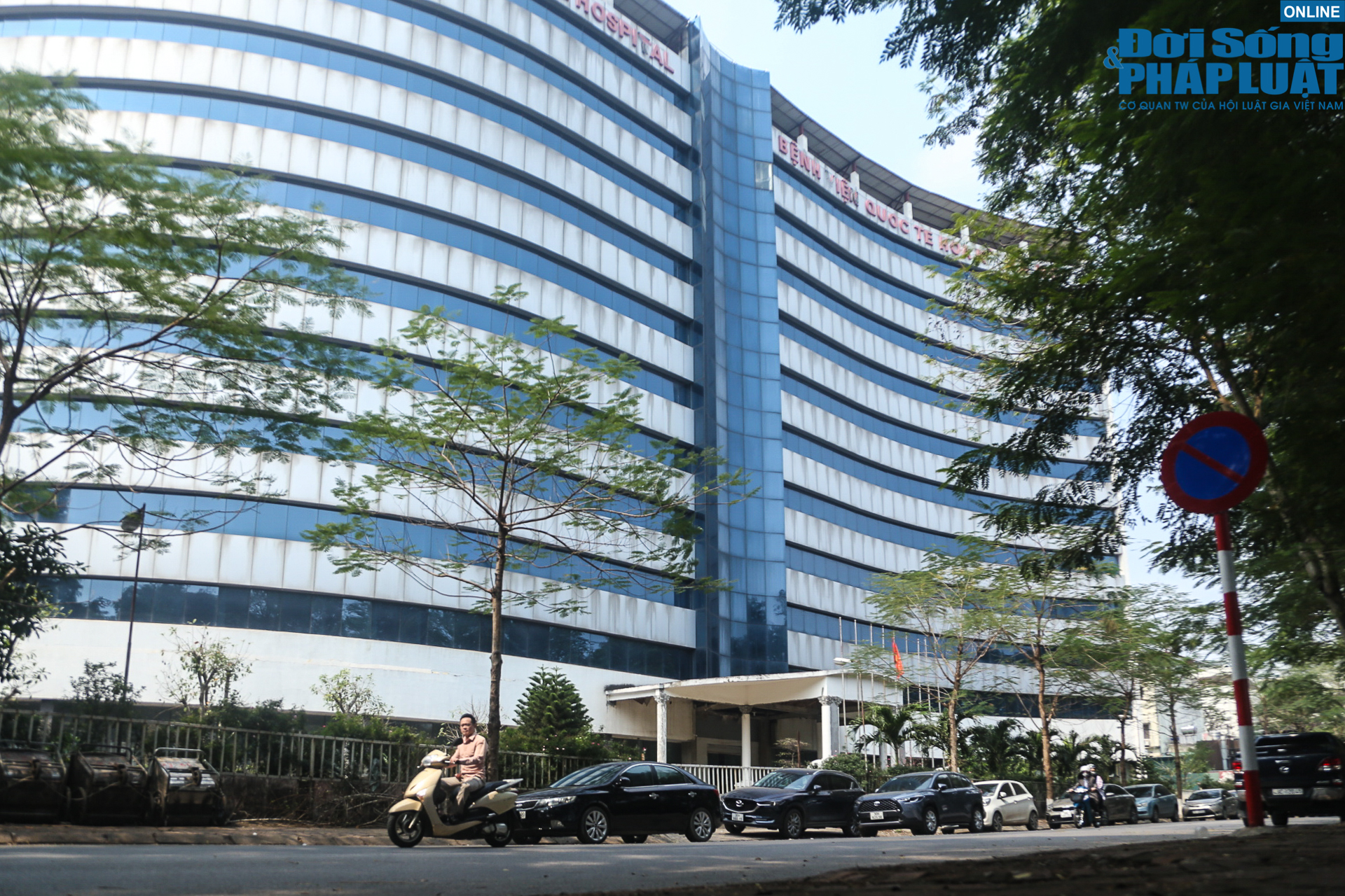 Dự &aacute;n Bệnh viện quốc tế Hoa Kỳ được cấp ph&eacute;p x&acirc;y dựng v&agrave;o năm 1997, do Tập đo&agrave;n Keystone Invest l&agrave;m chủ đầu tư với tổng số vốn 50 triệu USD (tương đương hơn 1.000 tỷ đồng). C&ocirc;ng tr&igrave;nh từng được kỳ vọng sẽ gi&uacute;p giảm tải cho c&aacute;c bệnh viện lớn với quy m&ocirc; 300 giường bệnh.