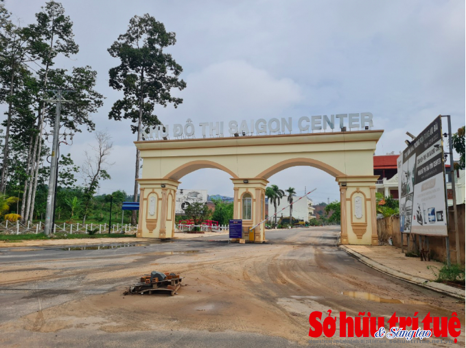 Trước đ&oacute; dự &aacute;n được cấp ph&eacute;p l&agrave;&nbsp;Khu nh&agrave; ở S&agrave;i G&ograve;n Center nhưng chủ đầu tư lại đ&aacute;nh tr&aacute;o th&agrave;nh Khu đ&ocirc; thị&nbsp;S&agrave;i G&ograve;n Center để b&aacute;n cho kh&aacute;ch h&agrave;ng.