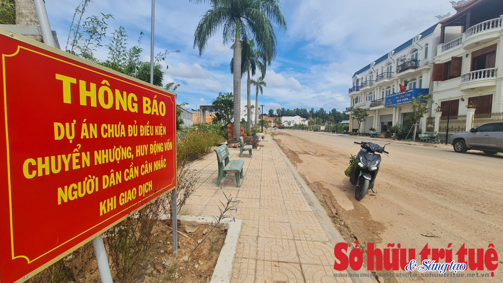 Dự &aacute;n vẫn đang bị cắm bảng cảnh b&aacute;o nhưng vẫn b&aacute;n h&agrave;ng.&nbsp;
