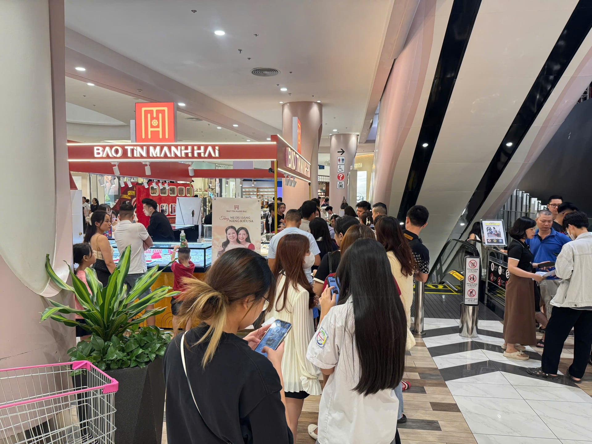 Giá vàng hôm nay 6/3: Vàng nhẫn tăng, giảm trái chiều - Ảnh 2