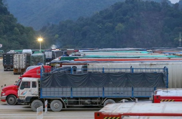 Cửa khẩu Quốc tế Hữu Nghị tạm dừng th&ocirc;ng quan. Ảnh: Đầu tư Online