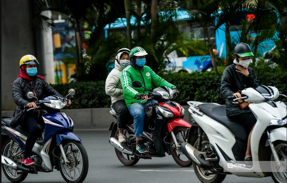 Grab tăng gi&aacute; cước tất cả c&aacute;c dịch vụ để th&iacute;ch ứng với những biến động về gi&aacute; xăng dầu v&agrave; gi&aacute; ti&ecirc;u d&ugrave;ng. Ảnh: Người Đưa Tin Ph&aacute;p Luật