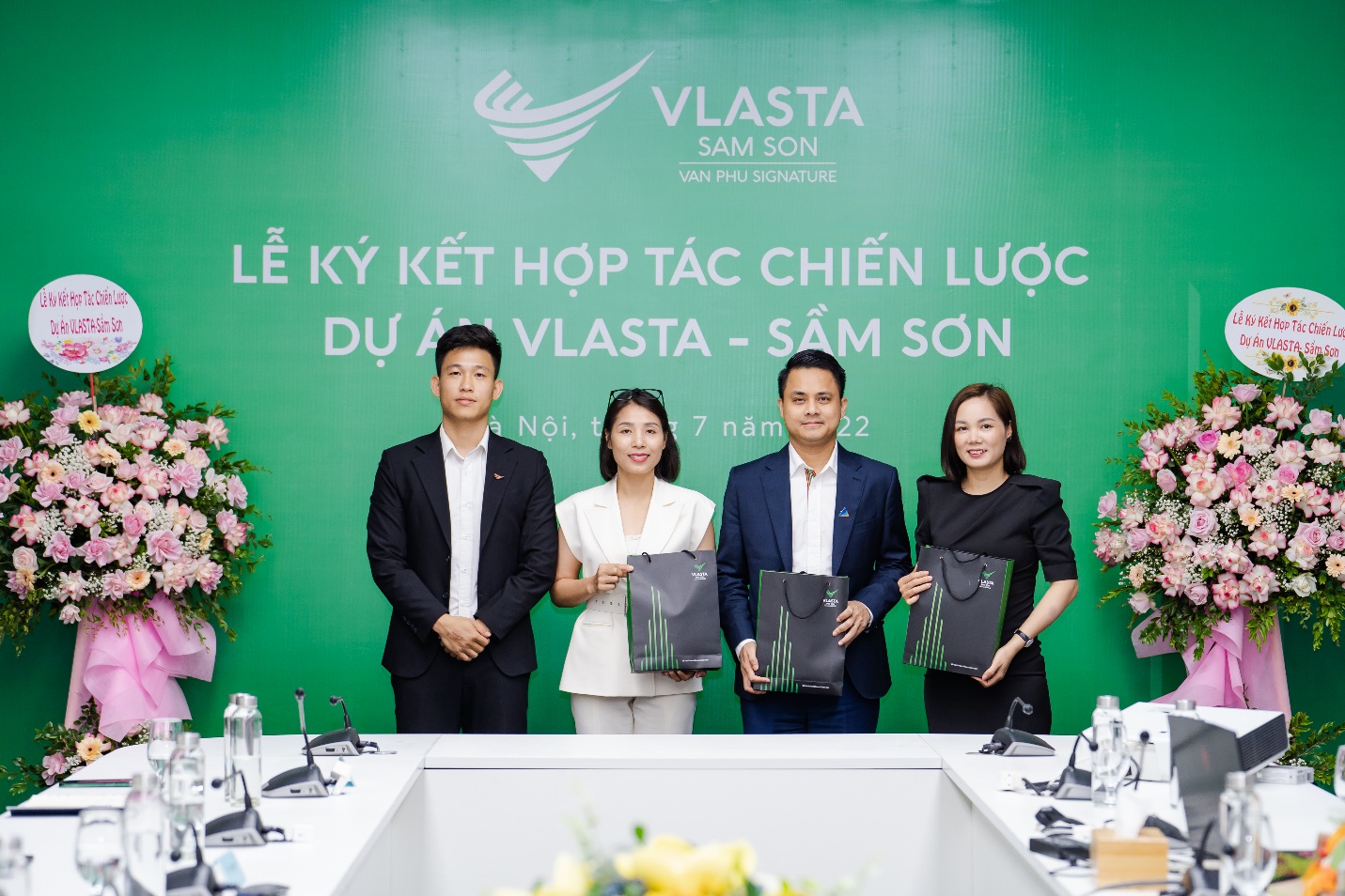 Lễ k&yacute; kết hợp t&aacute;c chiến lược dự &aacute;n Vlasta &ndash; Sầm Sơn diễn ra tại H&agrave; Nội ng&agrave;y 15/7/2022 (Ảnh: vlastavanphu.vn)