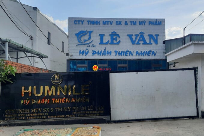 Trước đ&oacute;, C&ocirc;ng ty Mỹ phẩm L&ecirc; V&acirc;n bị Thanh tra Sở Y tế buộc thu hồi v&agrave; ti&ecirc;u hủy to&agrave;n bộ sản phẩm mỹ phẩm Dầu massage Đại Lực Ho&agrave;ng v&igrave; vi phạm về quảng c&aacute;o &ldquo;thổi phồng&rdquo; sản phẩm