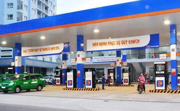 Gi&aacute; xăng dầu trong nước c&oacute; thể c&aacute;n mốc 30.000 đồng/l&iacute;t. Ảnh minh họa