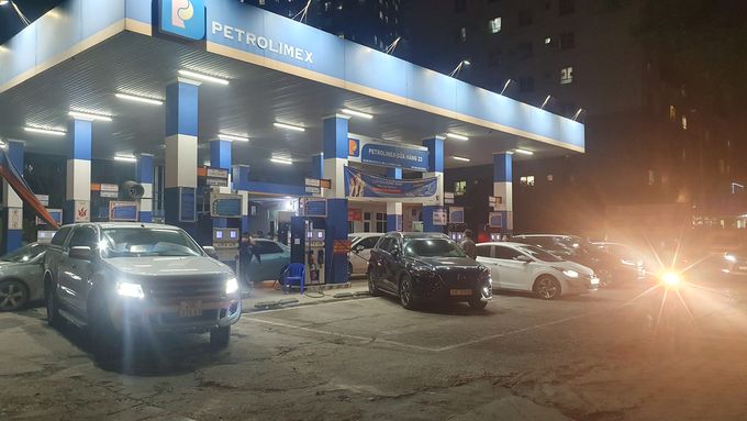 Ghi nhận tại c&acirc;y xăng cạnh ng&atilde; ba Xa La l&uacute;c 21h.