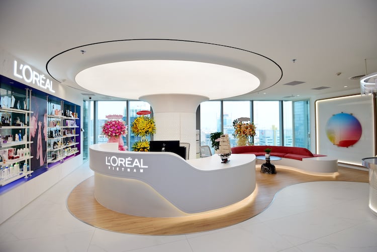 Tìm hiểu Mỹ phẩm L'Oréal, ông lớn đứng sau thương hiệu 3CE quảng cáo 'xúc phạm phụ nữ' - Ảnh 2