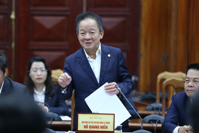 Nh&agrave; s&aacute;ng lập, Chủ tịch Điều h&agrave;nh T&amp;T Group Đỗ Quang Hiển ph&aacute;t biểu tại buổi l&agrave;m việc.