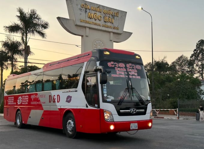 Từ 1/5, Bộ C&ocirc;ng an thay Bộ GTVT cấp ph&eacute;p cho xe nước ngo&agrave;i v&agrave;o Việt Nam.