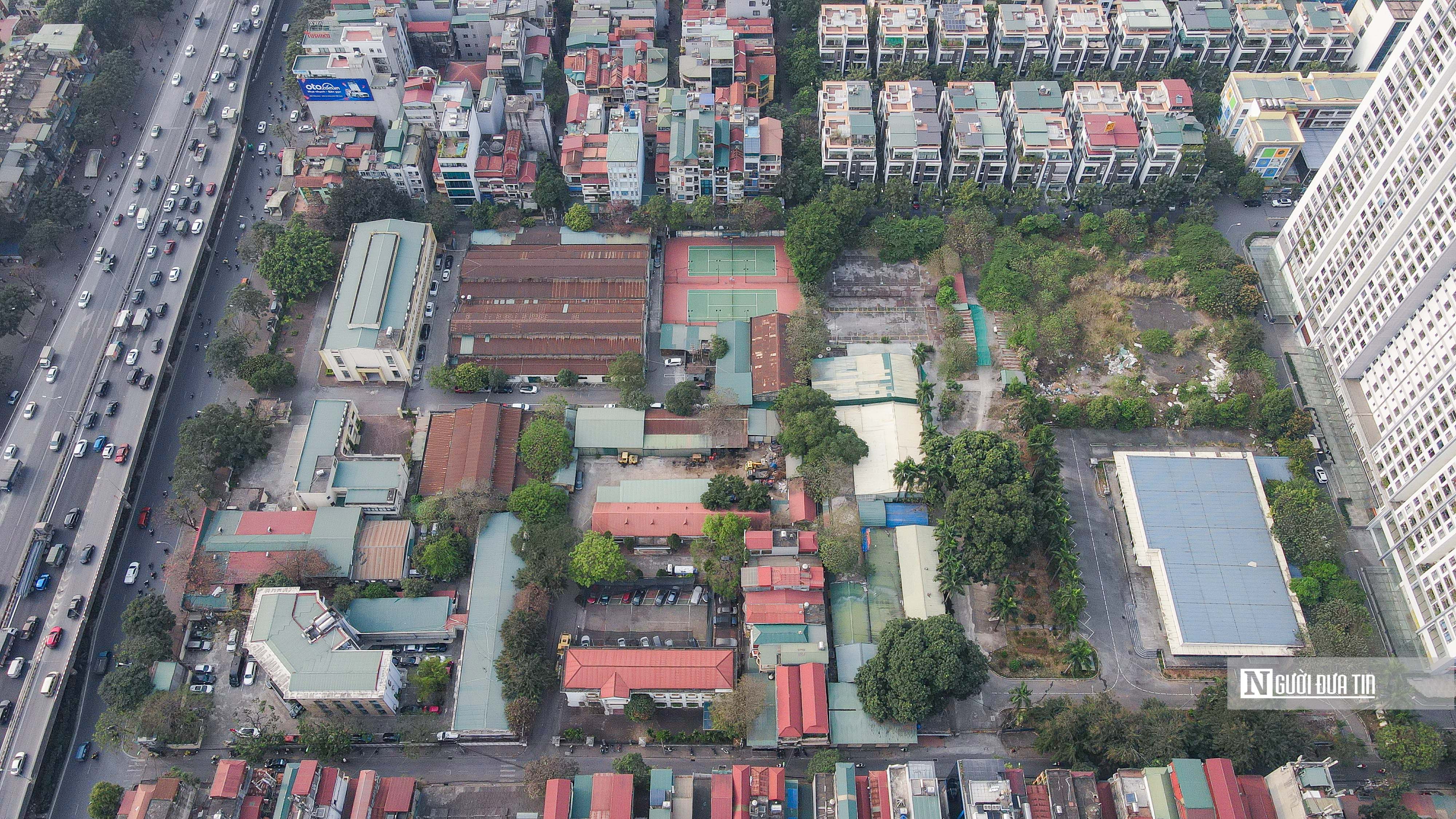 Ghi nhận của Người Đưa Tin hiện tại, phần lớn c&ocirc;ng tr&igrave;nh bỏ hoang... Nhiều c&ocirc;ng tr&igrave;nh trong khu đất đ&atilde; hư hỏng, xuống cấp, nhếch nh&aacute;c.