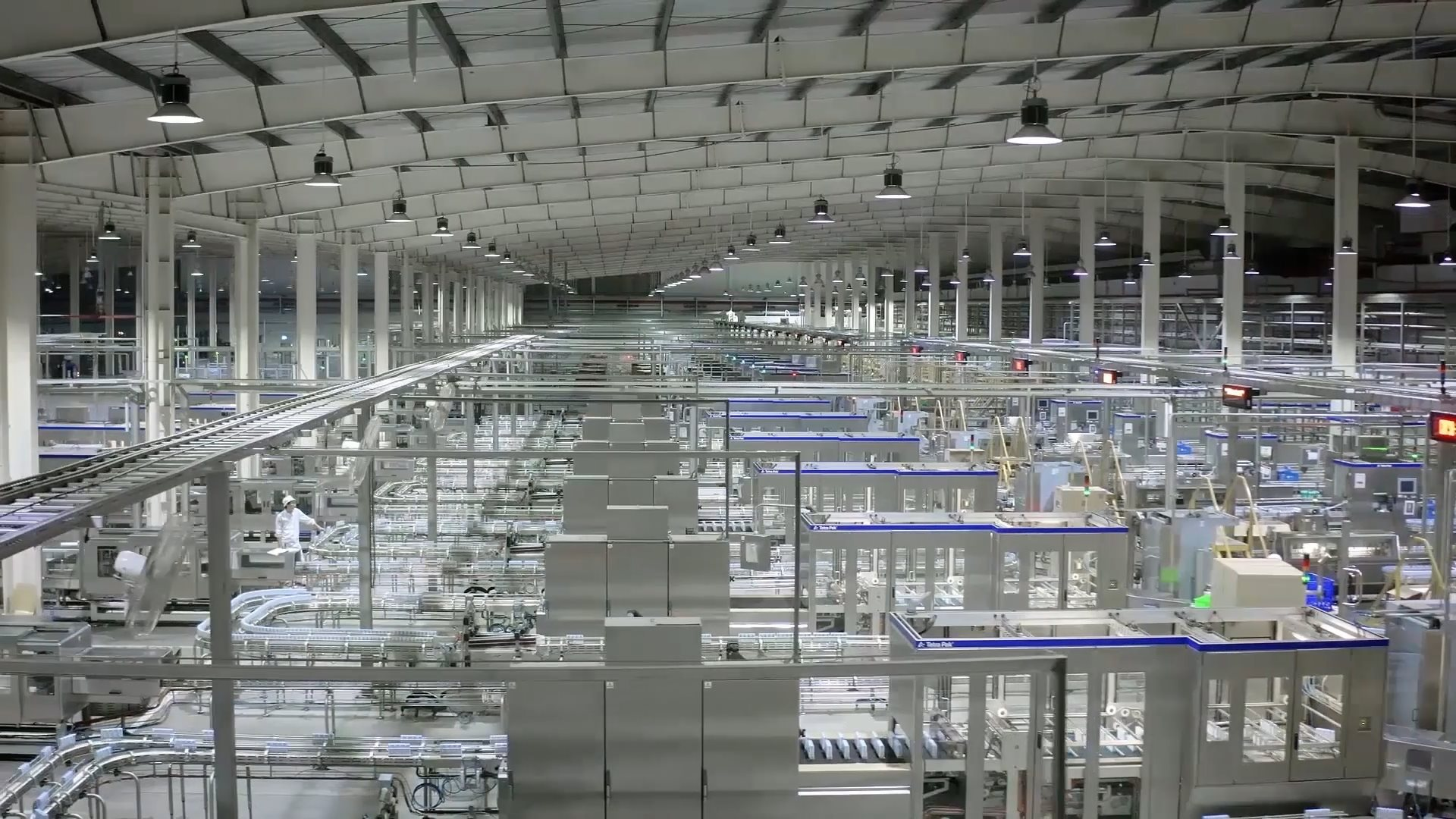 Tại c&aacute;c nh&agrave; m&aacute;y của Vinamilk, 86,8% năng lượng từ nhi&ecirc;n liệu h&oacute;a thạch được thay thế bằng năng lượng xanh. &nbsp;