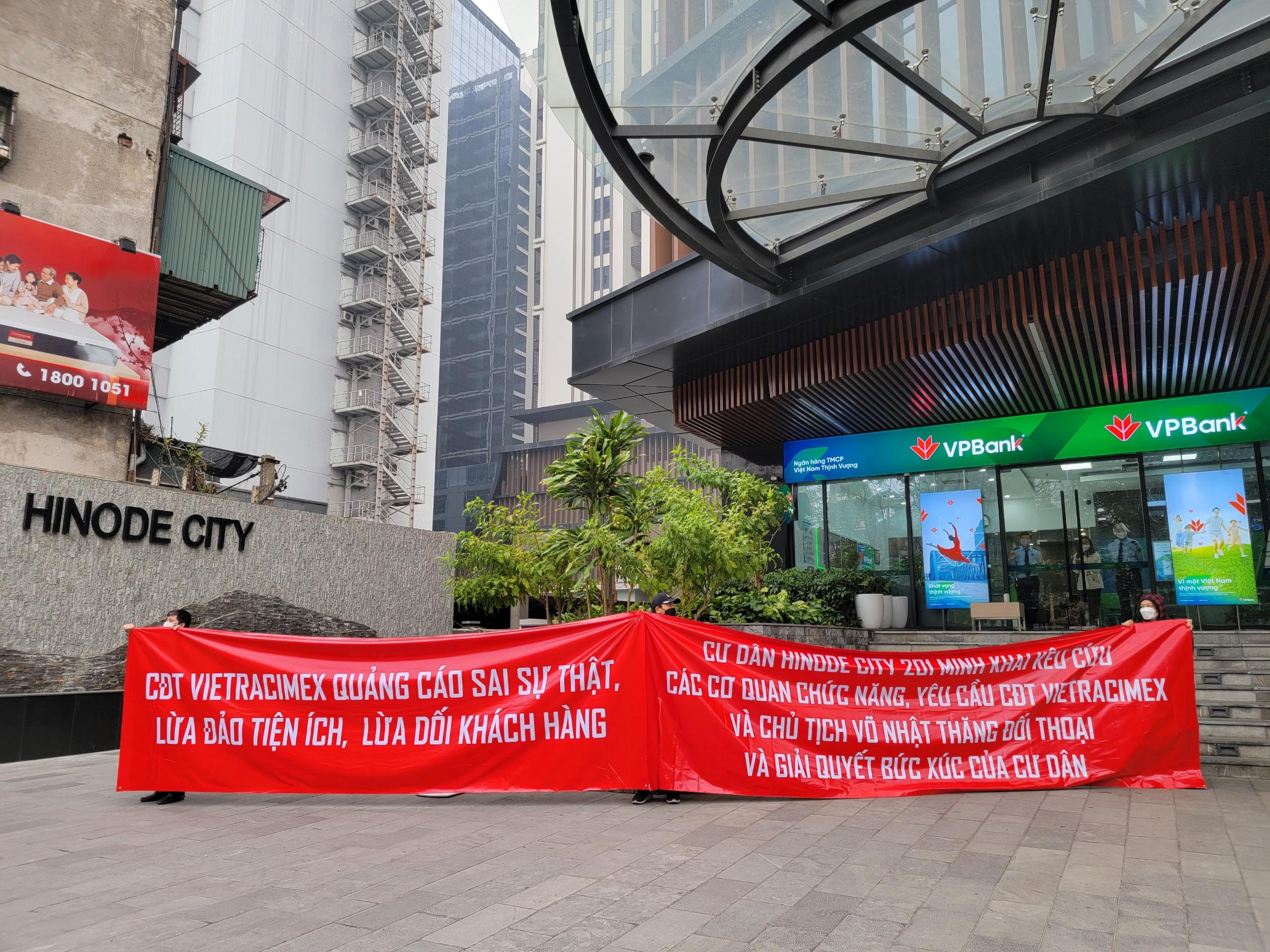 Theo HĐND TP. H&agrave; Nội, hơn 143 tỷ đồng tiền chậm nộp m&agrave; Vietracimex nợ ng&acirc;n s&aacute;ch Nh&agrave; nước tại dự &aacute;n Hinode City l&agrave; khoản nợ kh&oacute; thu; Cục thuế TP. H&agrave; Nội đ&atilde; tiến h&agrave;nh cưỡng chế bằng biện ph&aacute;p th&ocirc;ng b&aacute;o ho&aacute; đơn kh&ocirc;ng c&ograve;n gi&aacute; trị sử dụng, v&agrave; mời đ&ocirc;n đốc nợ nhiều lần.