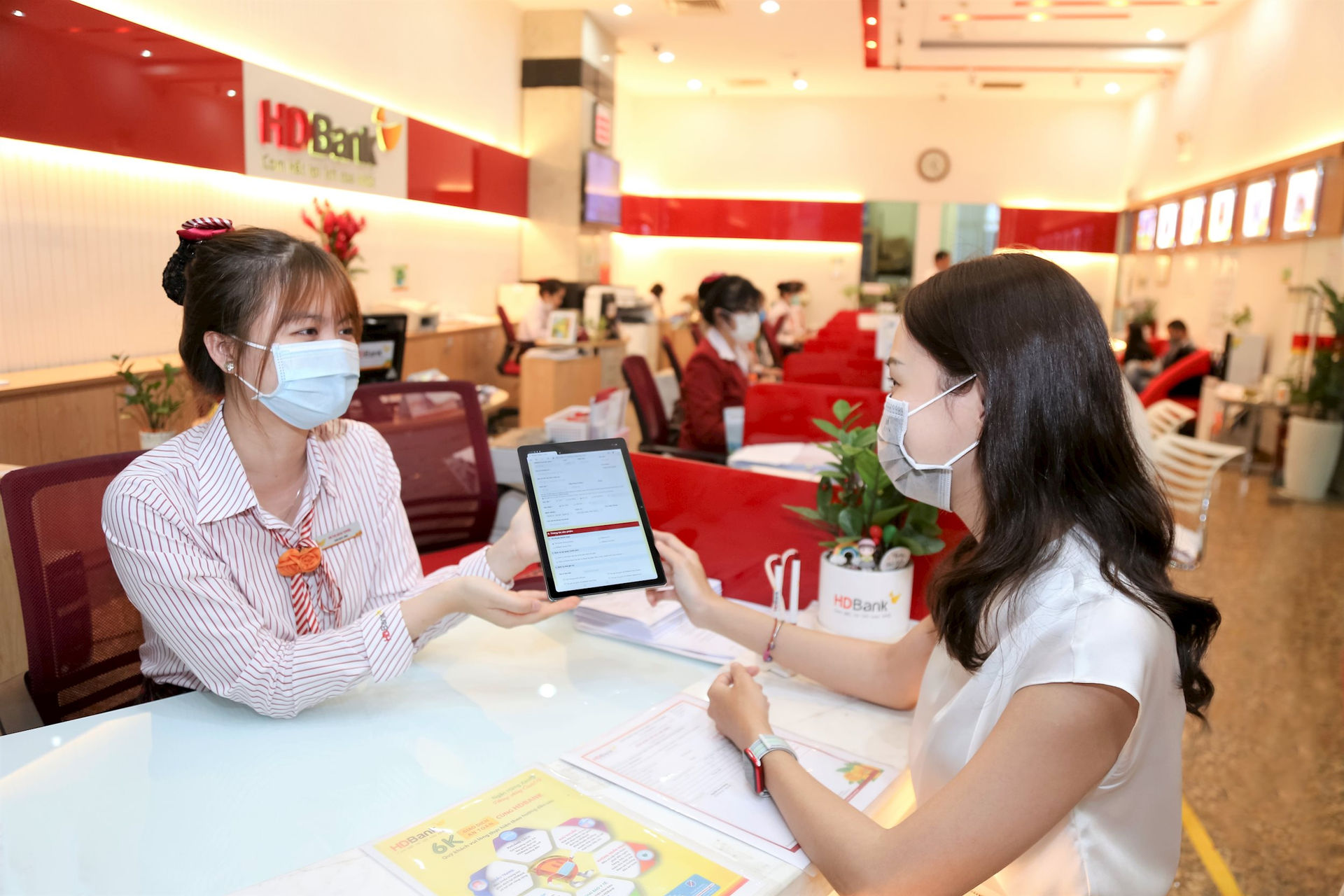 HDBank ch&#250;c mừng kh&#225;ch h&#224;ng tr&#250;ng 1 tỷ đồng trong chương tr&#236;nh “Vui Tết sum vầy - Đong đầy tiền tỷ” - Ảnh 2