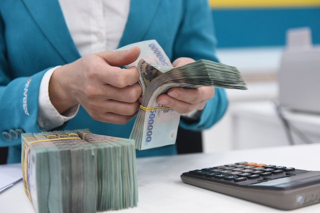 L&atilde;i suất li&ecirc;n ng&acirc;n h&agrave;ng giảm s&acirc;u.