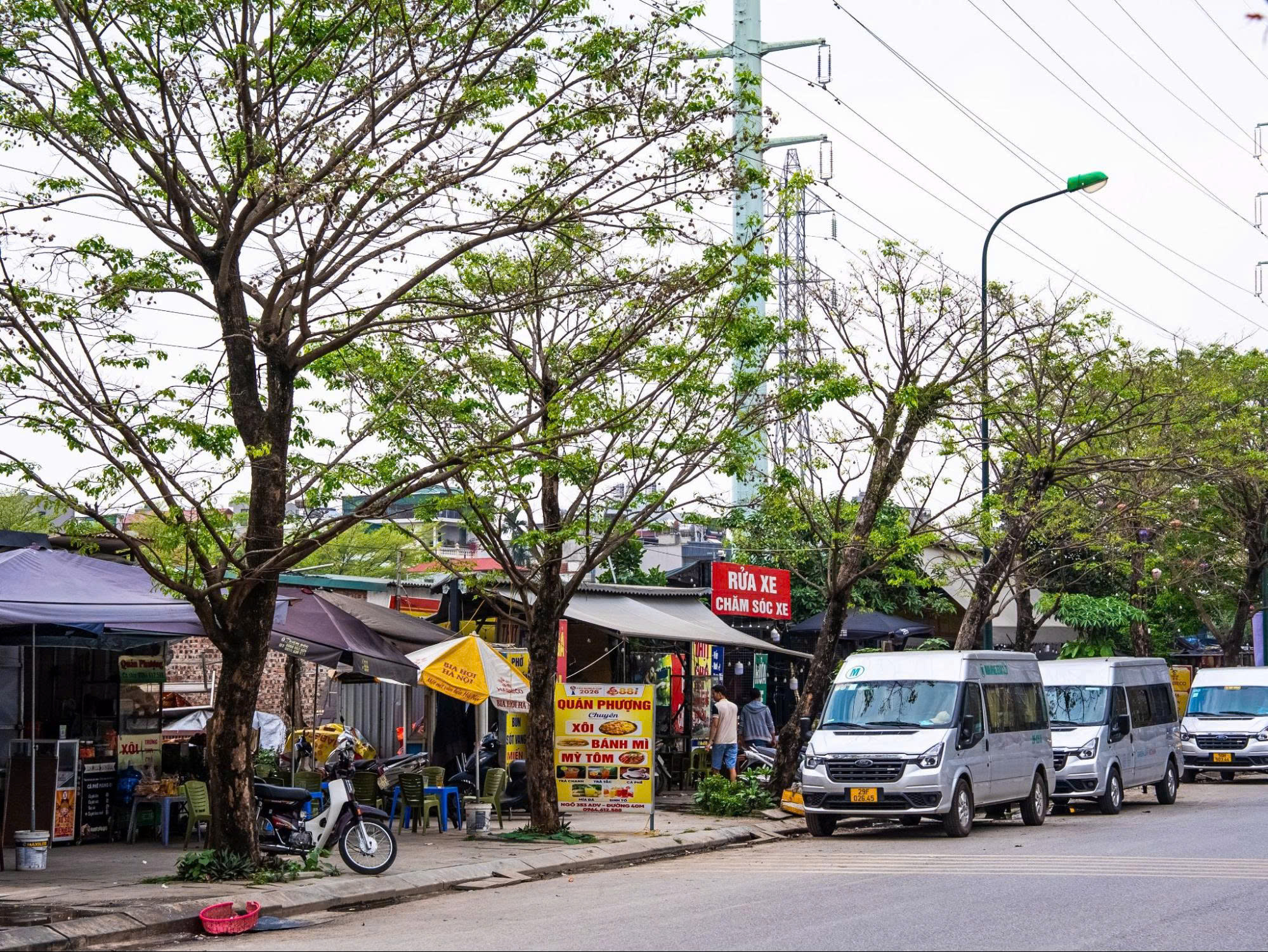 Tuyến đường d&agrave;i hơn 3 km, mặt cắt 40m nối hai c&acirc;y cầu huyết mạch Thăng Long &ndash; Nhật T&acirc;n, li&ecirc;n th&ocirc;ng V&agrave;nh đai 2 với V&agrave;nh đai 3 sau hơn 10 năm vẫn chưa th&ocirc;ng xe