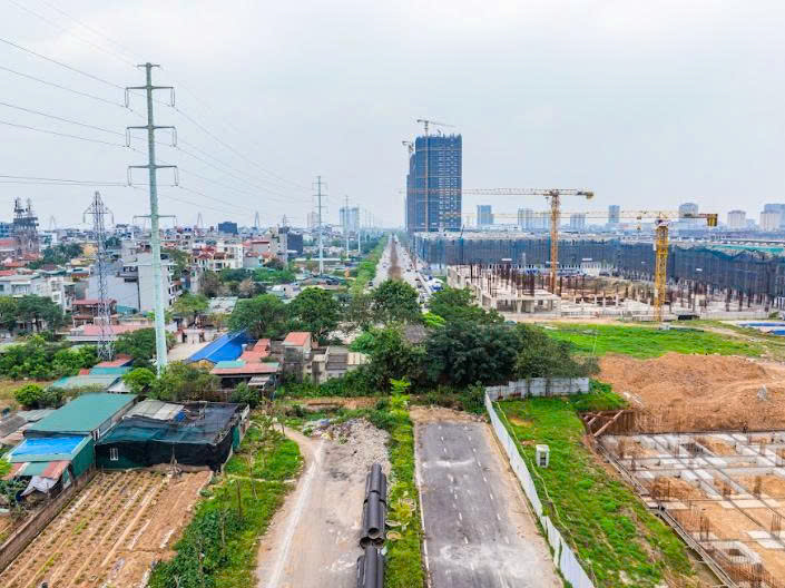 T&igrave;nh trạng lấn chiếm vỉa h&egrave;, x&acirc;y dựng sai ph&eacute;p diễn ra ngay dưới h&agrave;nh lang lưới điện cao thế 110kV tại Ciputra