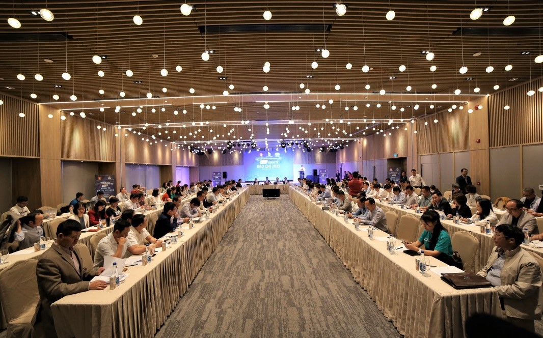 Diễn đ&agrave;n Kinh tế b&aacute;o ch&iacute; 2023 đ&atilde; thu h&uacute;t sự quan t&acirc;m của nhiều l&atilde;nh đạo c&aacute;c cơ quan b&aacute;o ch&iacute;, ph&oacute;ng vi&ecirc;n, bi&ecirc;n tập vi&ecirc;n.