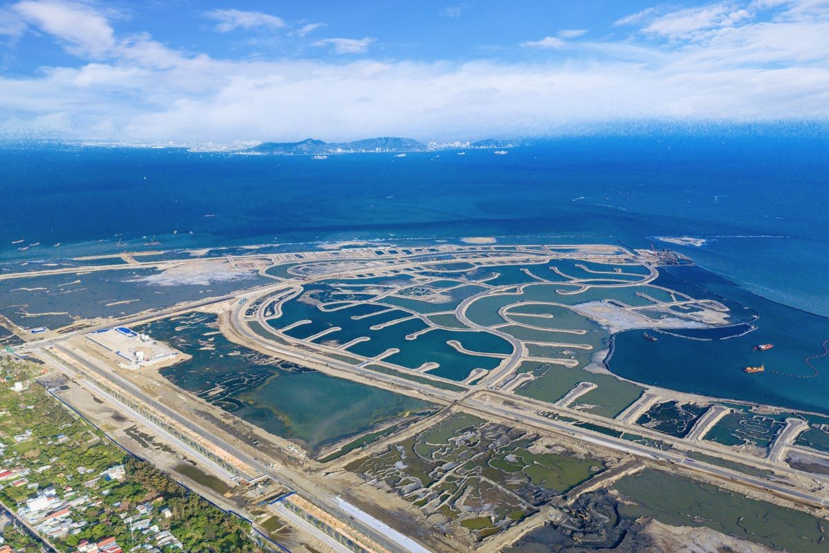 Ch&iacute;nh s&aacute;ch si&ecirc;u ưu đ&atilde;i "5 năm kh&ocirc;ng lo l&atilde;i suất" của Vinhomes gi&uacute;p thiết lập &ldquo;v&ugrave;ng an to&agrave;n&rdquo; cho người mua, chia sẻ rủi ro v&agrave; đồng h&agrave;nh c&ugrave;ng kh&aacute;ch h&agrave;ng