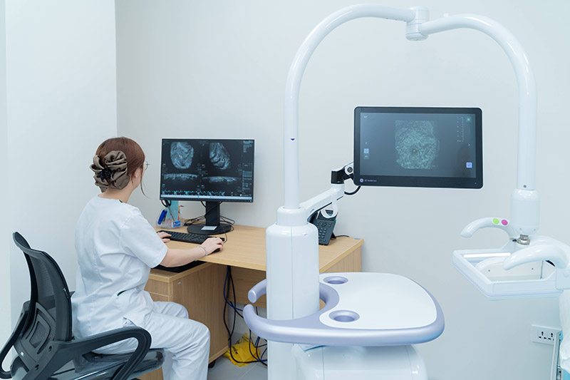 Mục sở thị bộ đôi “cặp mắt vàng” trong tầm soát ung thư vú tại Bệnh viện Vinmec Ocean Park 2 - Ảnh 3