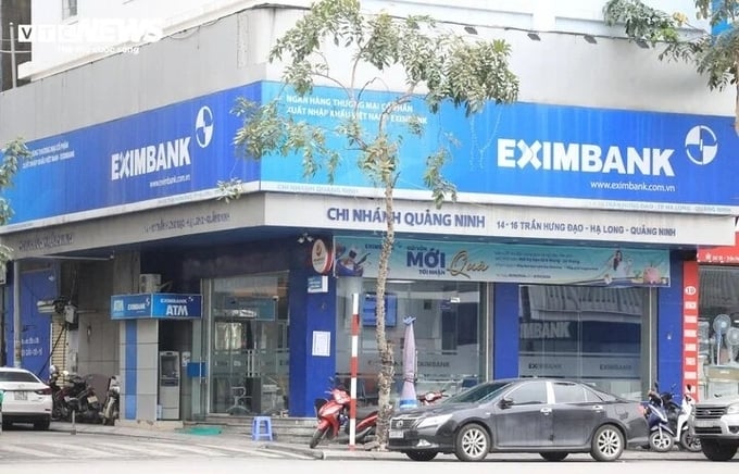 Ng&acirc;n h&agrave;ng Nh&agrave; nước y&ecirc;u cầu Eximbank l&agrave;m r&otilde; vụ thẻ t&iacute;n dụng nợ 8,5 triệu, phải trả 8,8 tỷ đồng sau 11 năm.