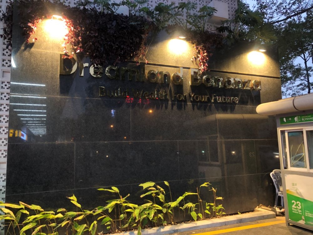 Hà Nội: Cư dân chung cư Dreamland Bonanza căng băng rôn phản đối chủ đầu tư - Ảnh 1