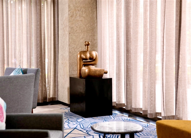 Văn Ph&uacute; - Invest đưa c&aacute;c t&aacute;c phẩm nghệ thuật v&agrave;o kh&ocirc;ng gian sống một c&aacute;ch tự nhi&ecirc;n (Ảnh tại dự &aacute;n Oakwood Residence Hanoi)