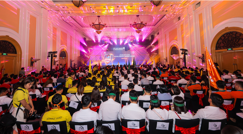 Crystal Holidays Harbour V&acirc;n Đồn c&oacute; m&agrave;n &ldquo;ch&agrave;o s&acirc;n&rdquo; 2023 ấn tượng với sự b&ugrave;ng nổ của gần 1.000 chuy&ecirc;n vi&ecirc;n kinh doanh