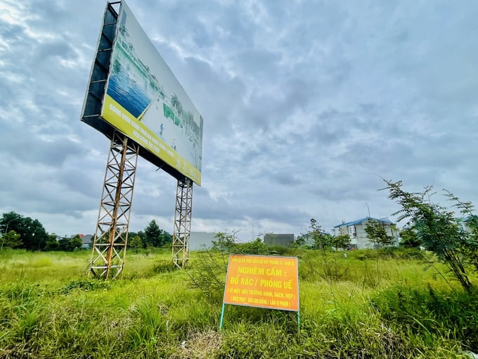 Hướng đến trở th&agrave;nh một trong những khu đ&ocirc; thị hiện đại nhưng đa phần đất trống v&agrave; vắng b&oacute;ng người th&igrave; chỉ sợ sau một khỏn thời gian những khu đất trống sẽ th&agrave;nh nơi để người ta ph&oacute;ng uế v&agrave; đổ x&agrave; bần