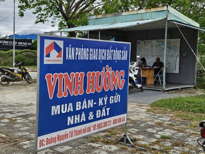 Một ki ốt m&ocirc;i giới bất đống sản khu vực Đ&agrave; Nẵng.