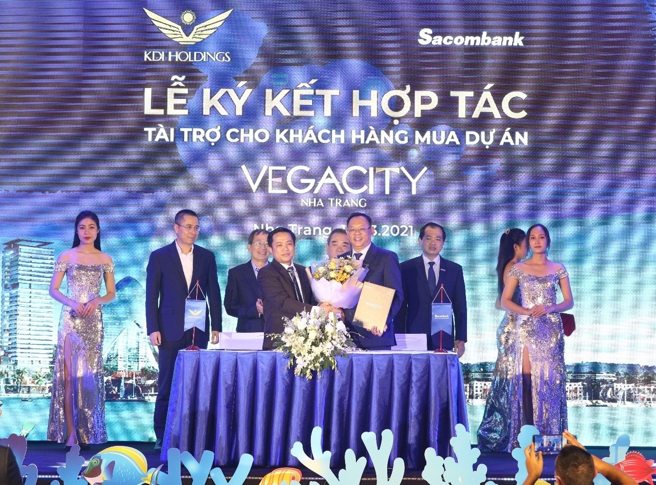 Lễ k&yacute; kết hợp t&aacute;c giữa KDI Holdings v&agrave; Sacombank.