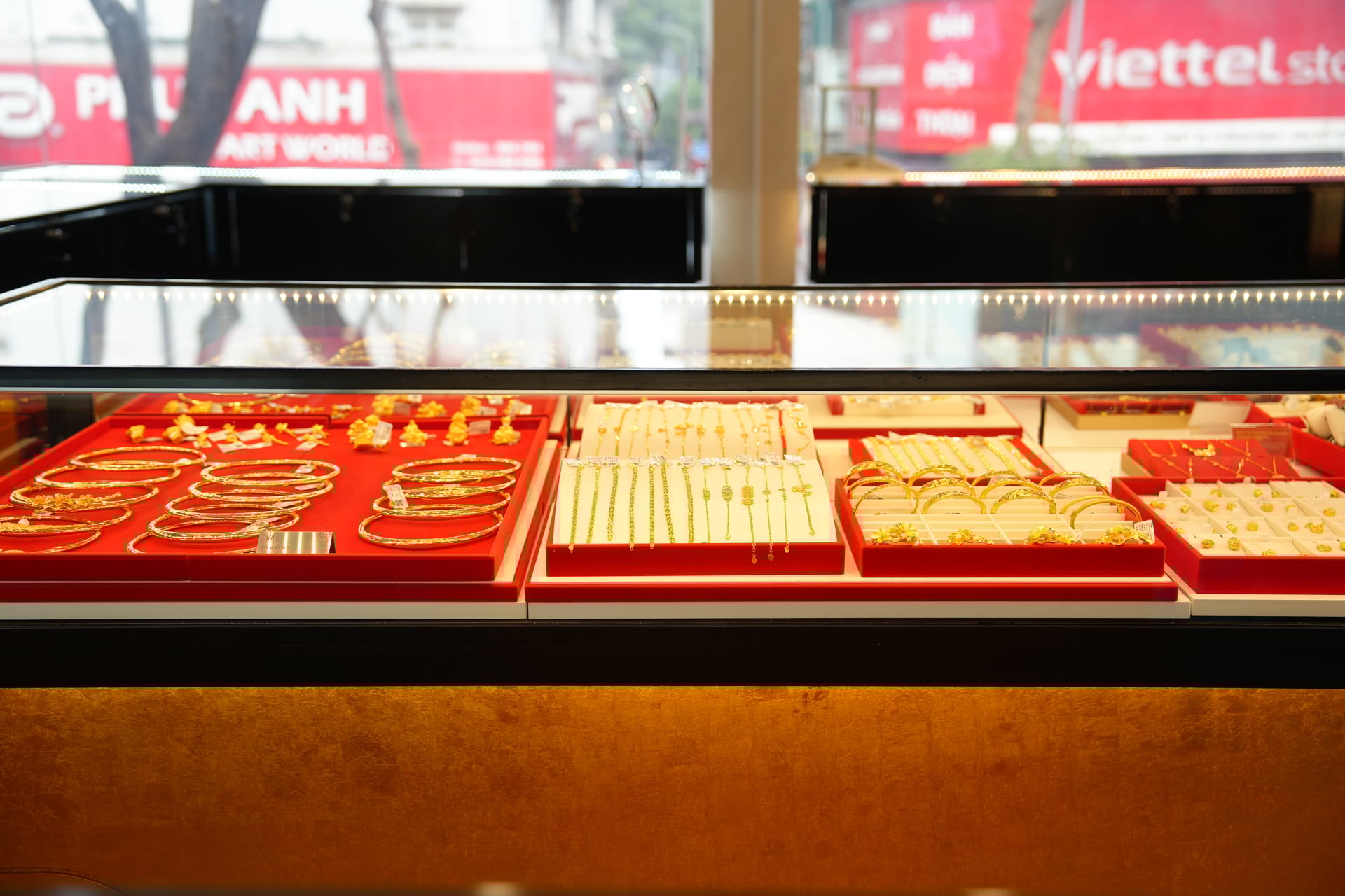 Giá vàng hôm nay 26/3: Vàng nhẫn khan hàng, tiếp tục đà đi lên - Ảnh 2