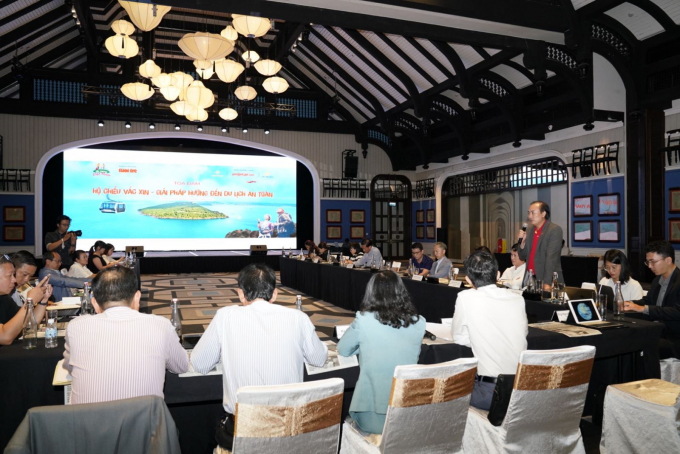 Tọa đ&agrave;m &ldquo;Hộ chiếu vaccine &ndash; Giải ph&aacute;p hướng đến du lịch an to&agrave;n&rdquo;. Ảnh: VGP.