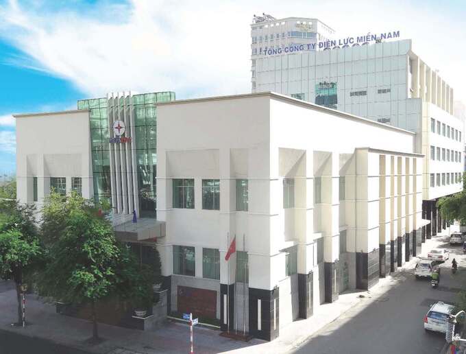 Ngo&agrave;i sai phạm li&ecirc;n quan đến ph&aacute;t triển điện mặt trời m&aacute;i nh&agrave; m&agrave; Bộ C&ocirc;ng Thương vừa kết luận, trước đ&oacute;, Kiểm to&aacute;n Nh&agrave; nước cũng chỉ r&otilde; một số sai phạm kh&aacute;c của Tổng c&ocirc;ng ty Điện lực miền Nam về đấu thầu.