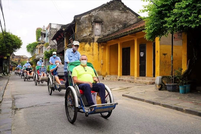 Quảng Nam ki&ecirc;n quyết xử l&yacute; t&igrave;nh trạng tour du lịch chui, mượn ph&aacute;p nh&acirc;n trốn thuế. (Ảnh minh họa)