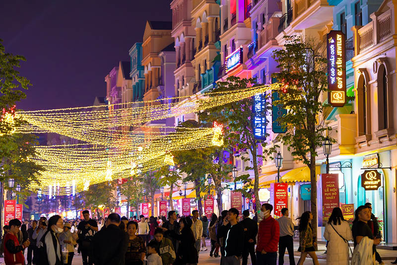 Chuỗi nh&#224; h&#224;ng, cửa hiệu tại Grand World bất ngờ v&#236; lợi nhuận trong mơ - Ảnh 2