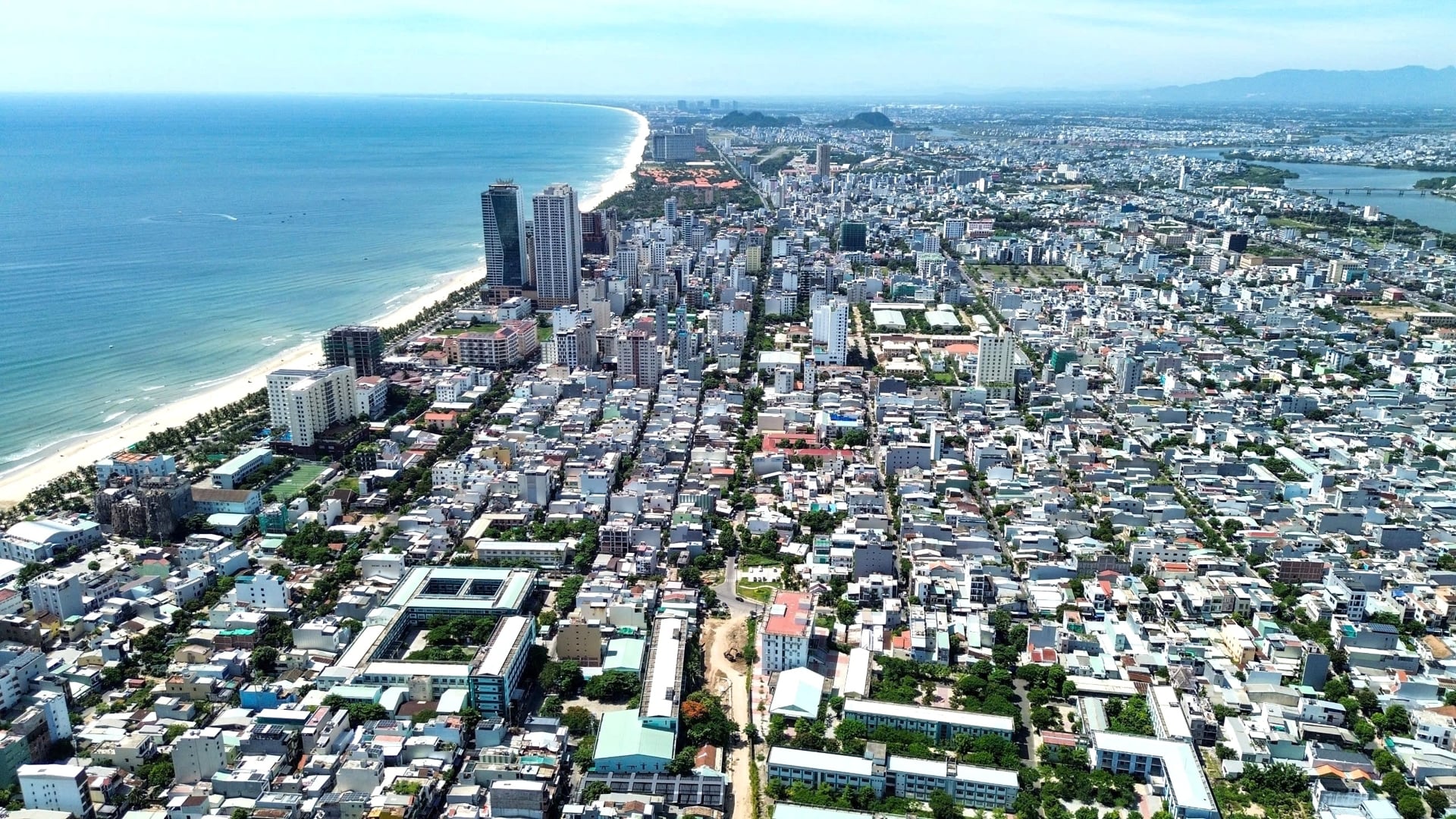 TP. Đ&agrave; Nẵng sẽ tổ chức đấu gi&aacute; 62 l&ocirc; đất ở chia l&ocirc; trong th&aacute;ng 4/2026, tập trung tại nhiều khu vực như Sơn Tr&agrave;, Ngũ H&agrave;nh Sơn v&agrave; Li&ecirc;n Chiểu.