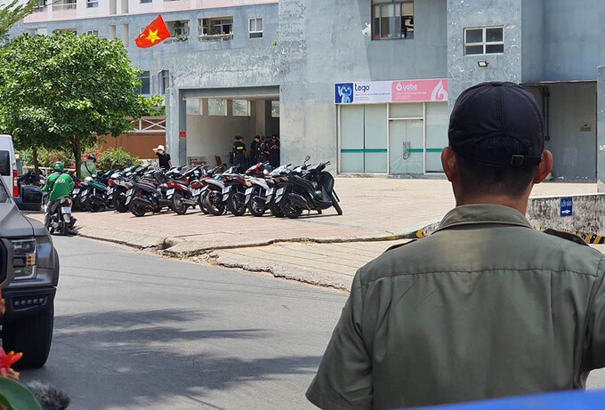 C&ocirc;ng ty Galaxy bị lực lượng chức năng phong tỏa. Ảnh: B&aacute;o Vietnamnet