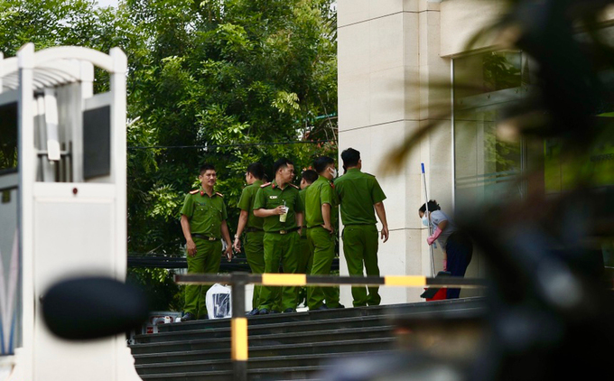 C&ocirc;ng ty t&agrave;i ch&iacute;nh Home Credit bị phong tỏa. Ảnh: P.L.