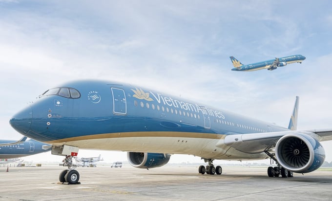 Vietnam Airlines điều chỉnh khai th&aacute;c tại s&acirc;n bay T&acirc;n Sơn Nhất v&agrave; s&acirc;n bay C&ocirc;n Đảo.
