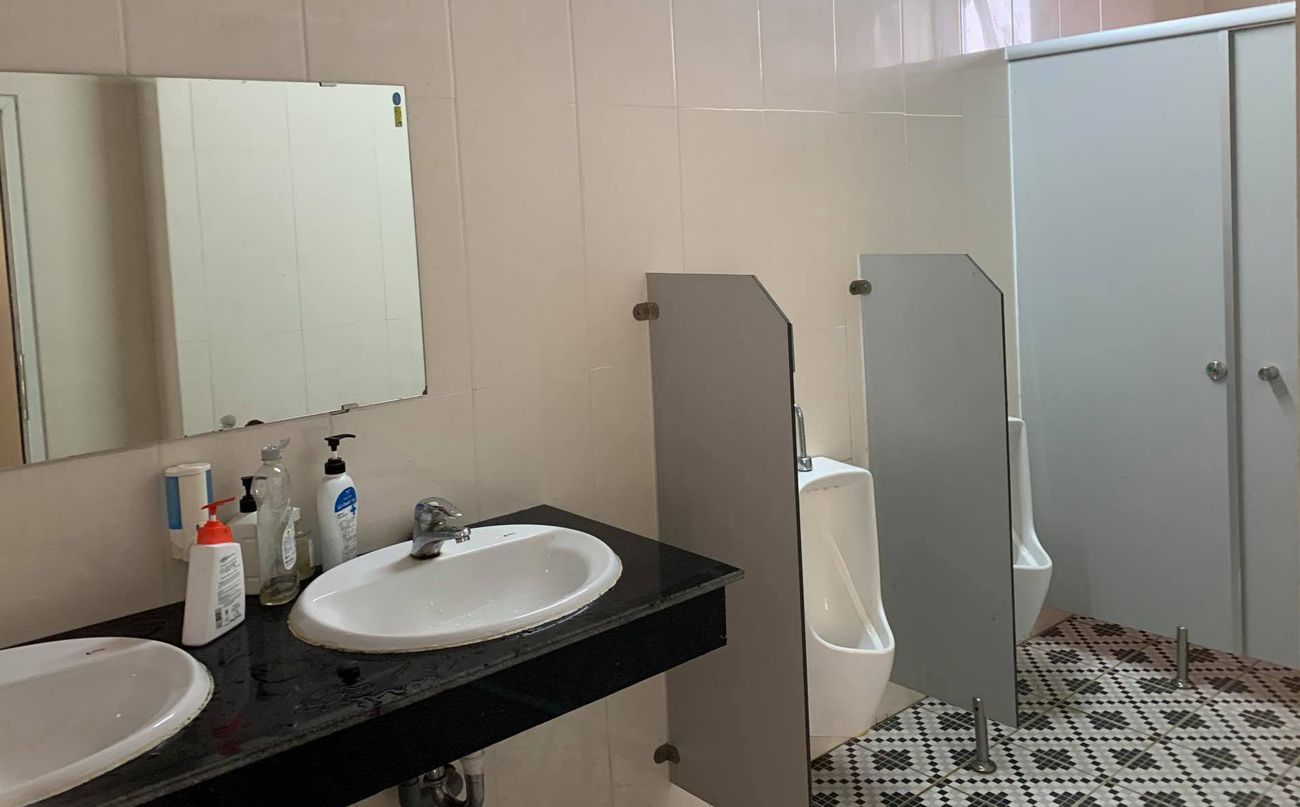 Xôn xao công văn của Huyện ủy xin 1 tỷ đồng nâng cấp nhà vệ sinh - Ảnh 1