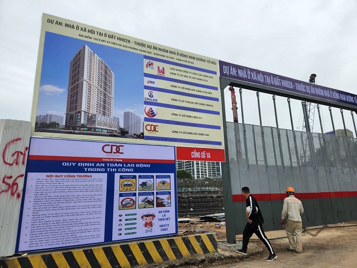 Cổng Dự &aacute;n NHS Trung Văn. (Ảnh: B&aacute;o Lao động)