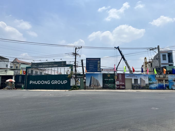 Việc chưa đ&oacute;ng được tiền sử dụng đất khiến đến nay Chủ đầu tư Ph&uacute; Đ&ocirc;ng Sky One muốn b&aacute;n h&agrave;ng cũng kh&ocirc;ng thể tiến h&agrave;nh