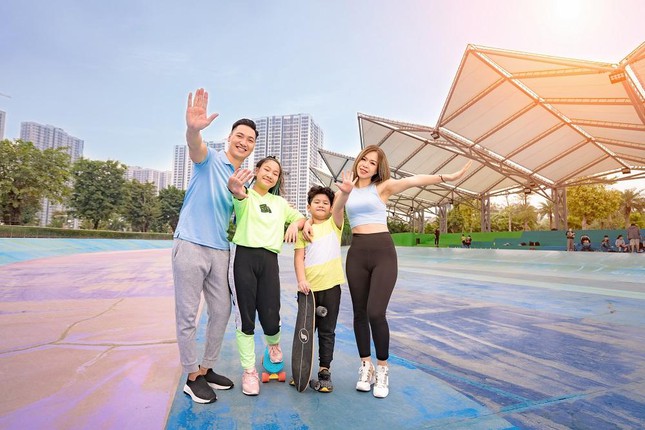 Theo ch&#226;n gia đ&#236;nh diễn vi&#234;n Mạnh Trường “xả hơi” cuối tuần - Ảnh 1