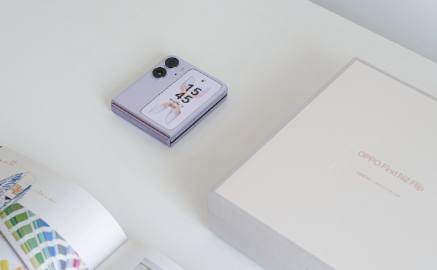 Find N2 Flip được trang bị hệ thống camera k&eacute;p với camera ch&iacute;nh 50MP v&agrave; camera si&ecirc;u rộng 8MP.